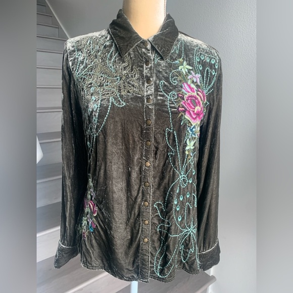 Johnny Was Tops - Johnny Was Velvet Olive Green Snap Button Floral Embroidered Long Sleeve Blouse